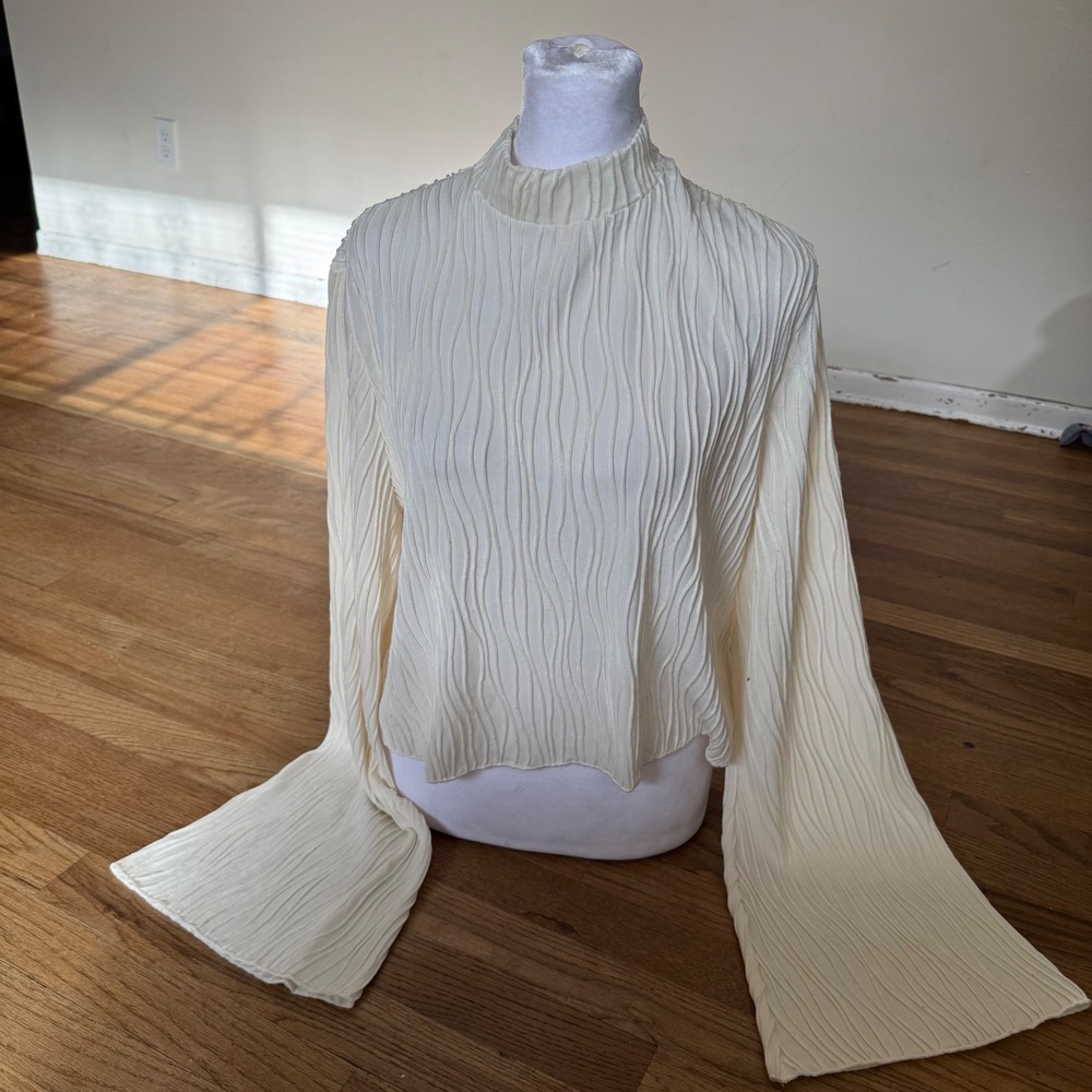 Cider Cream Wavy Textured Plisse Mock Neck Bell Sleeve Top XL - Picture 3 of 8